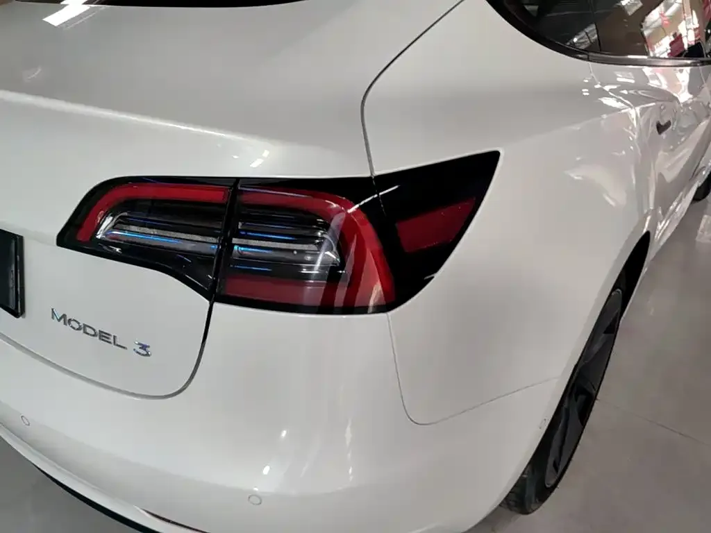 Tesla Model 3 — фото 2