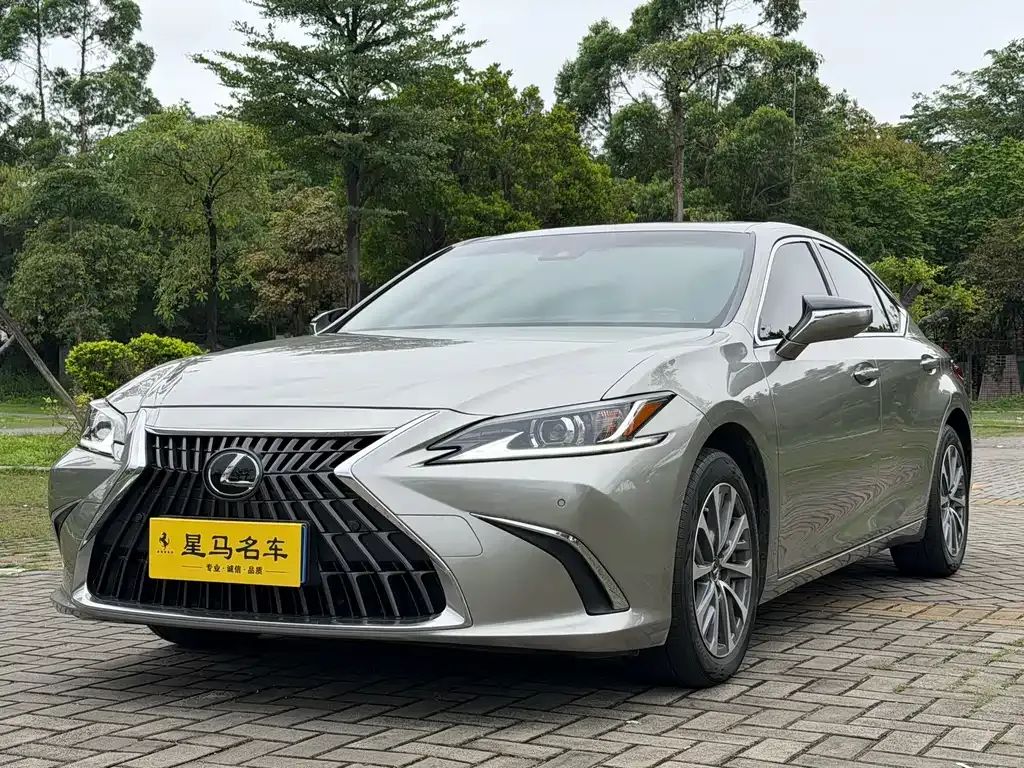 Lexus ES — фото 1