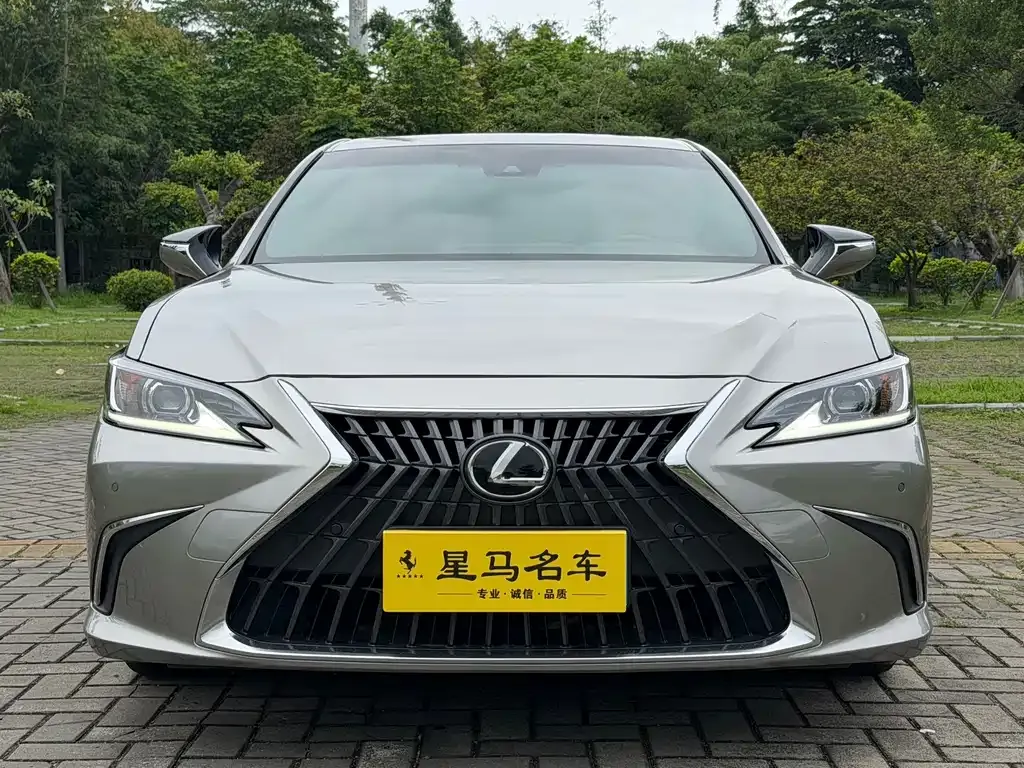 Lexus ES — фото 10