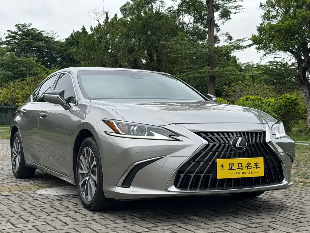 Lexus ES — фото 8