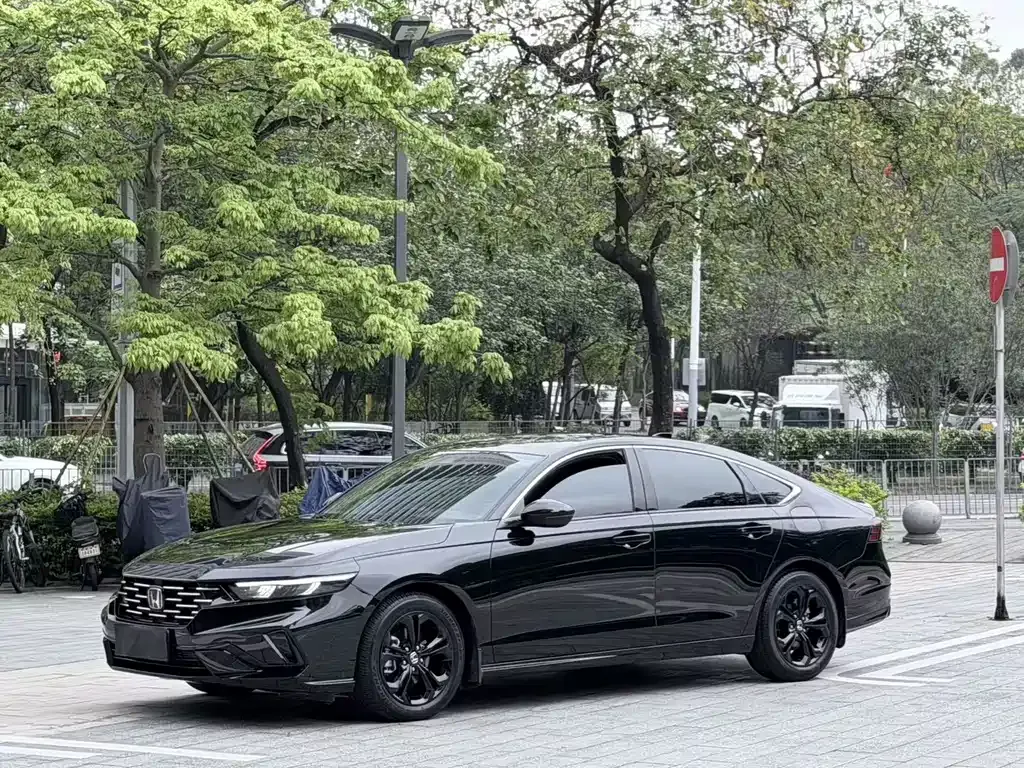 Honda Accord — фото 1