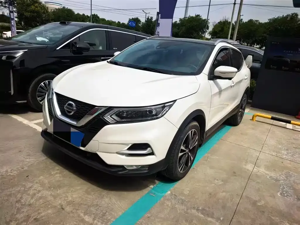 Nissan Qashqai — фото 1