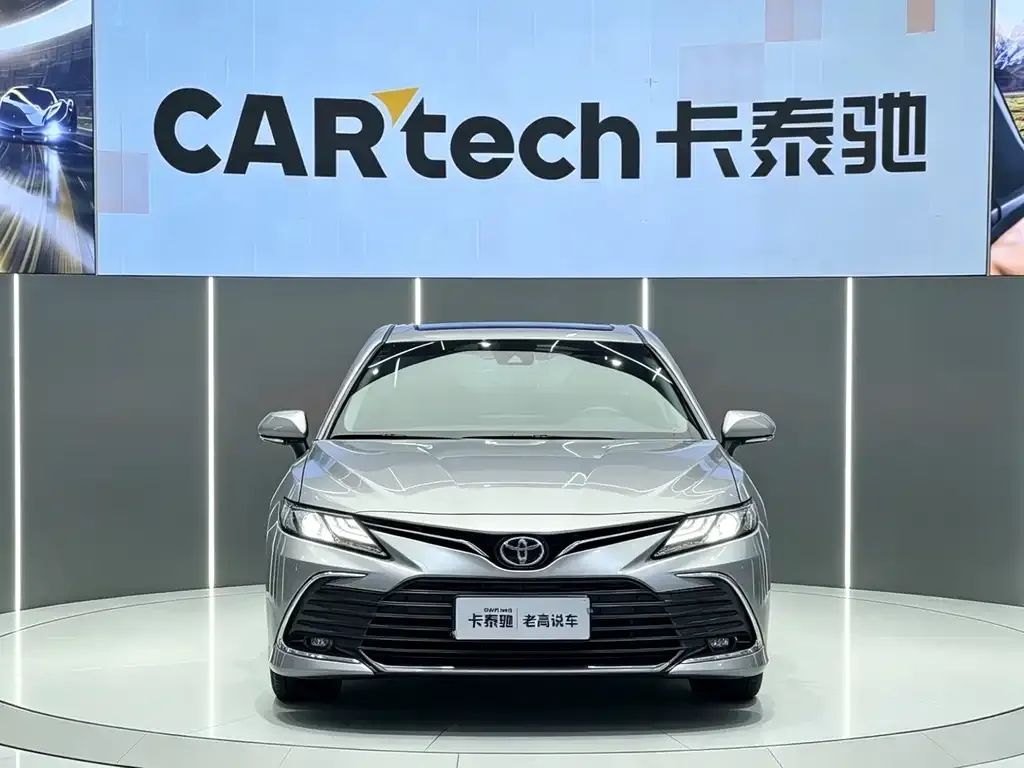 Toyota Camry — фото 7