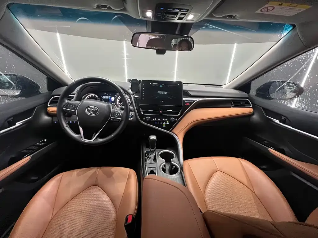 Toyota Camry — фото 4