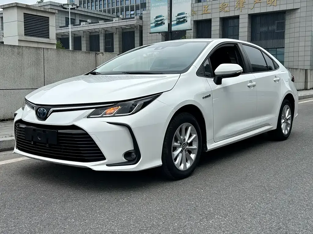 Toyota Corolla — фото 1