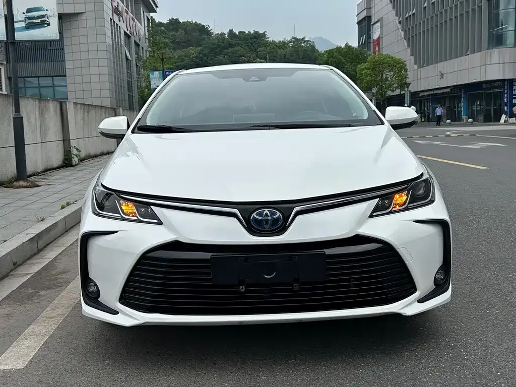 Toyota Corolla — фото 4