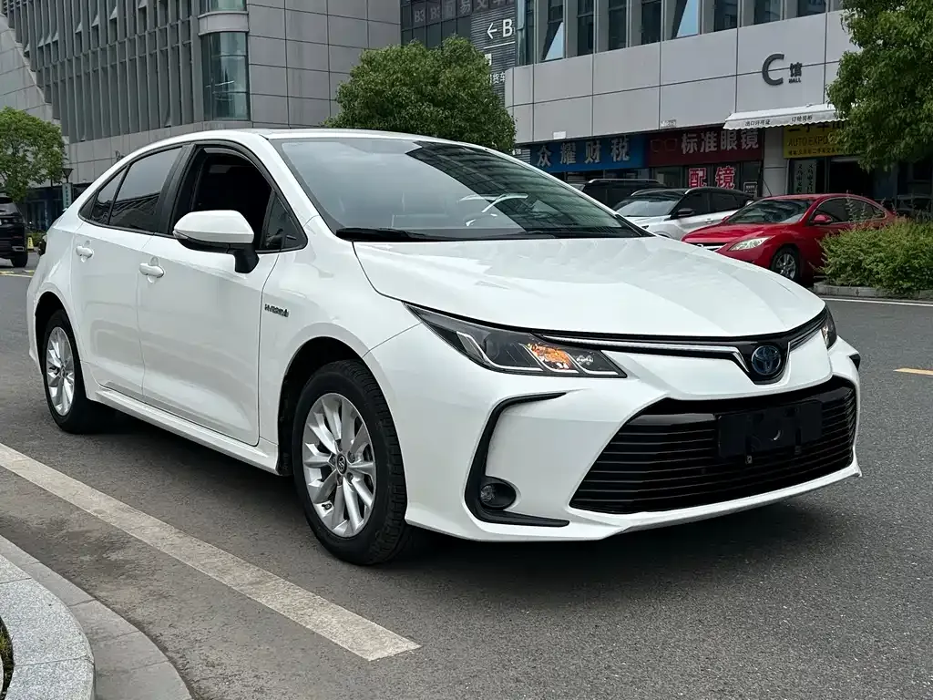 Toyota Corolla — фото 5