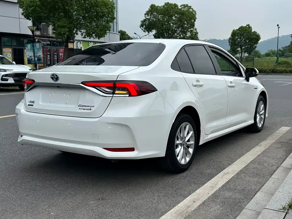 Toyota Corolla — фото 3