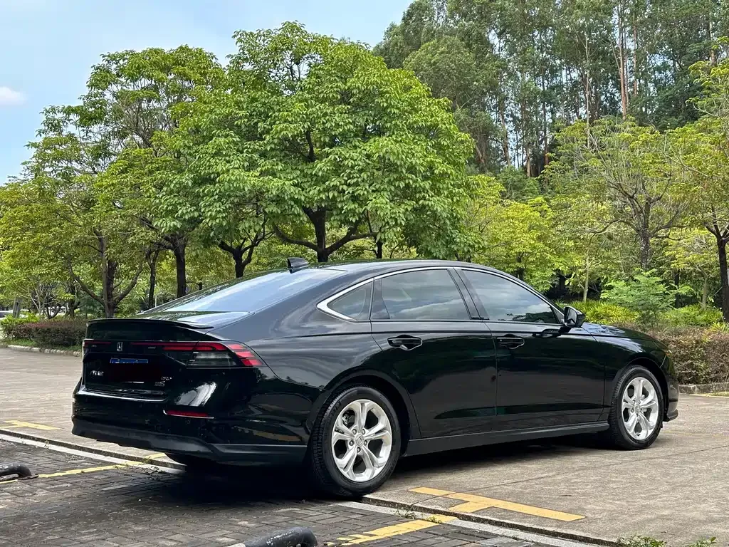 Honda Accord — фото 10
