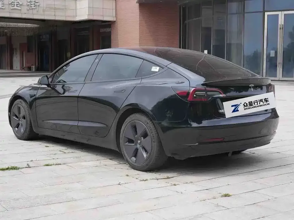 Tesla Model 3 — фото 4