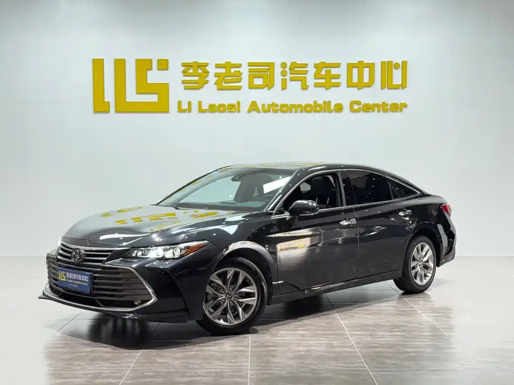 Toyota Avalon — фото 1