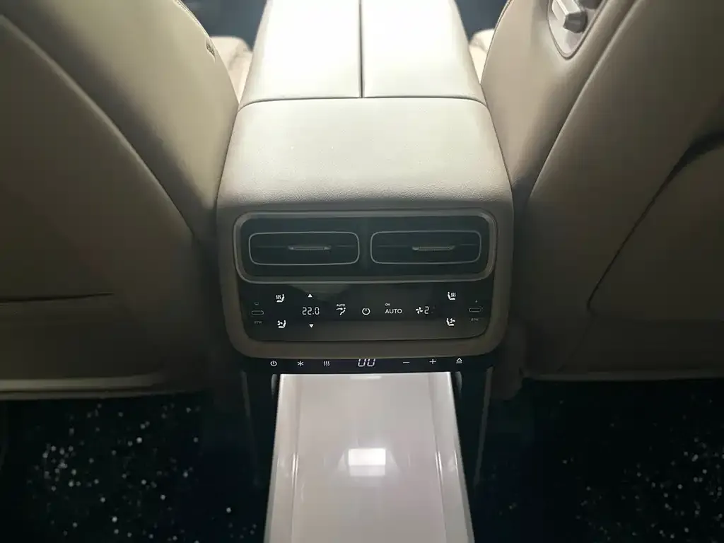 Li Auto i6 — фото 2