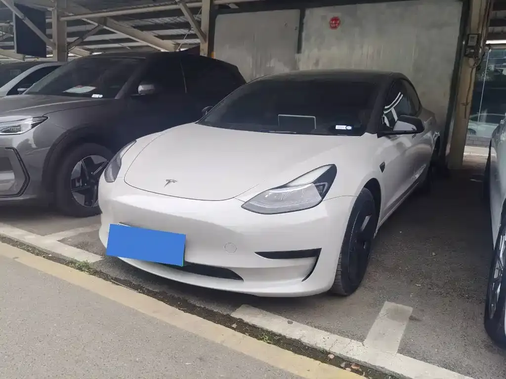 Tesla Model 3 — фото 1