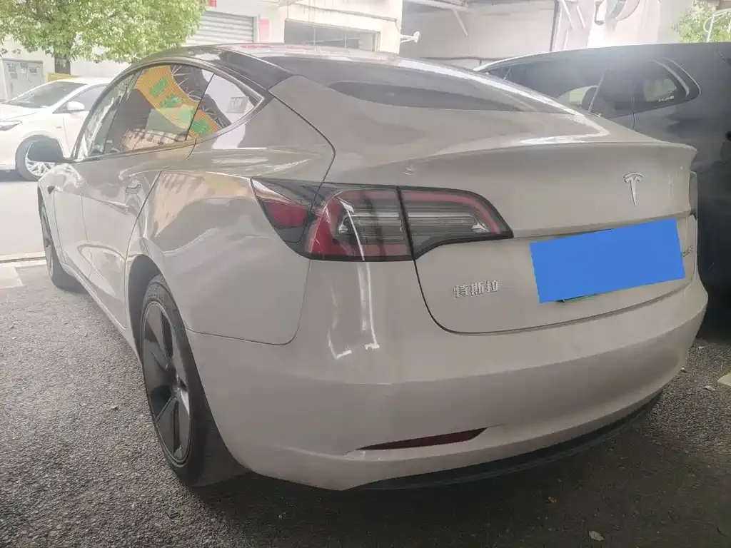 Tesla Model 3 — фото 9