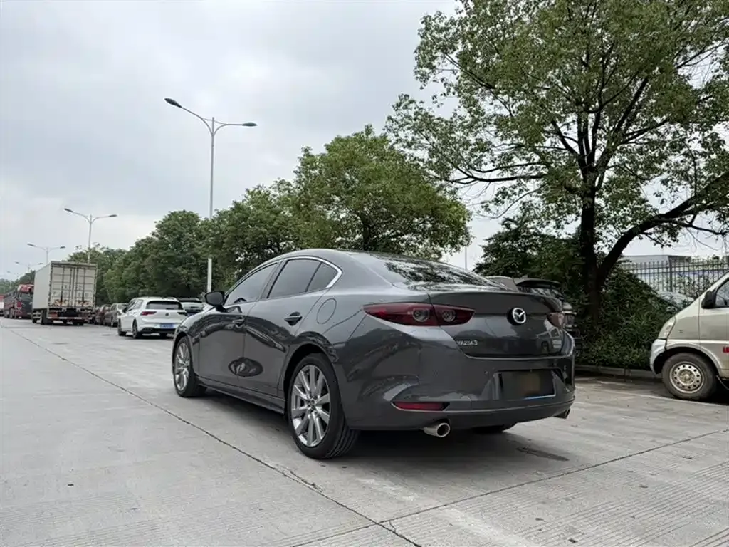 Mazda 3 Axela — фото 10