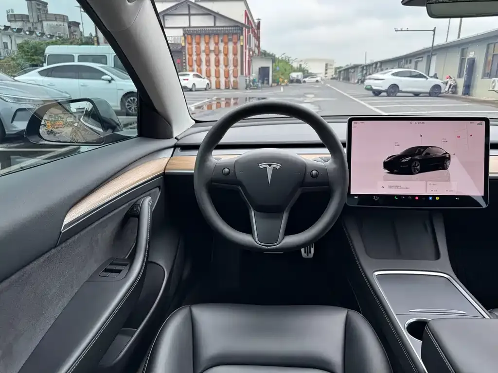 Tesla Model 3 — фото 7