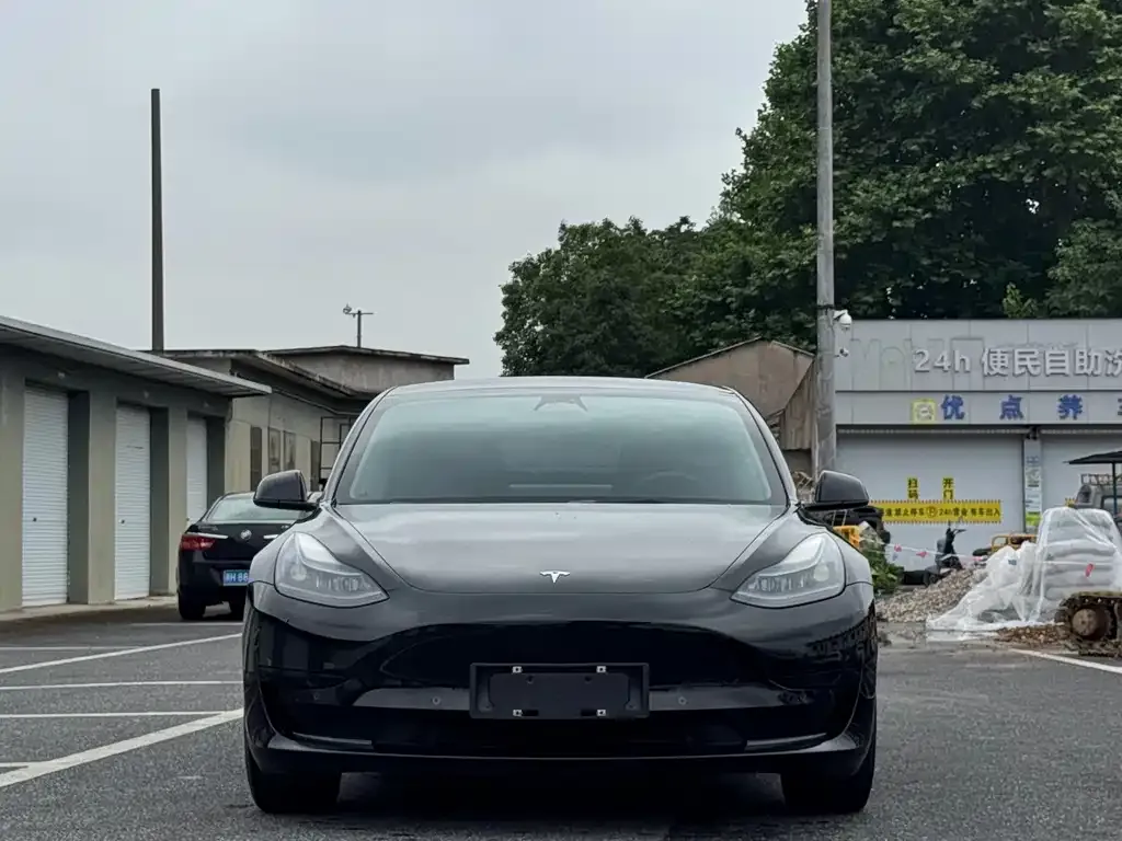 Tesla Model 3 — фото 10