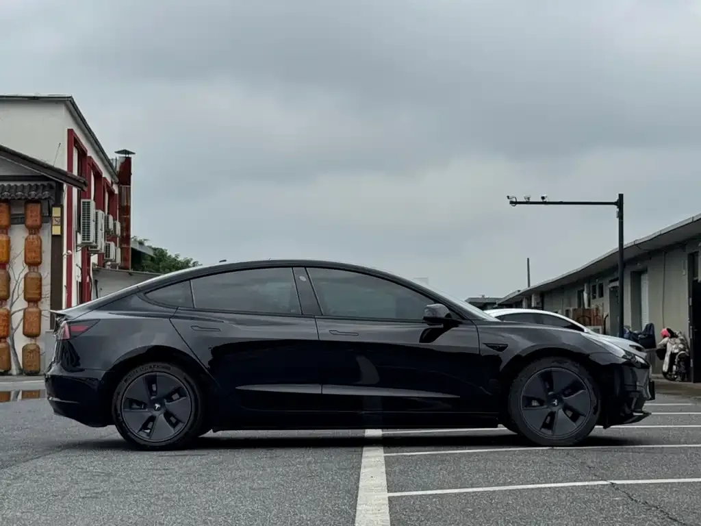 Tesla Model 3 — фото 3