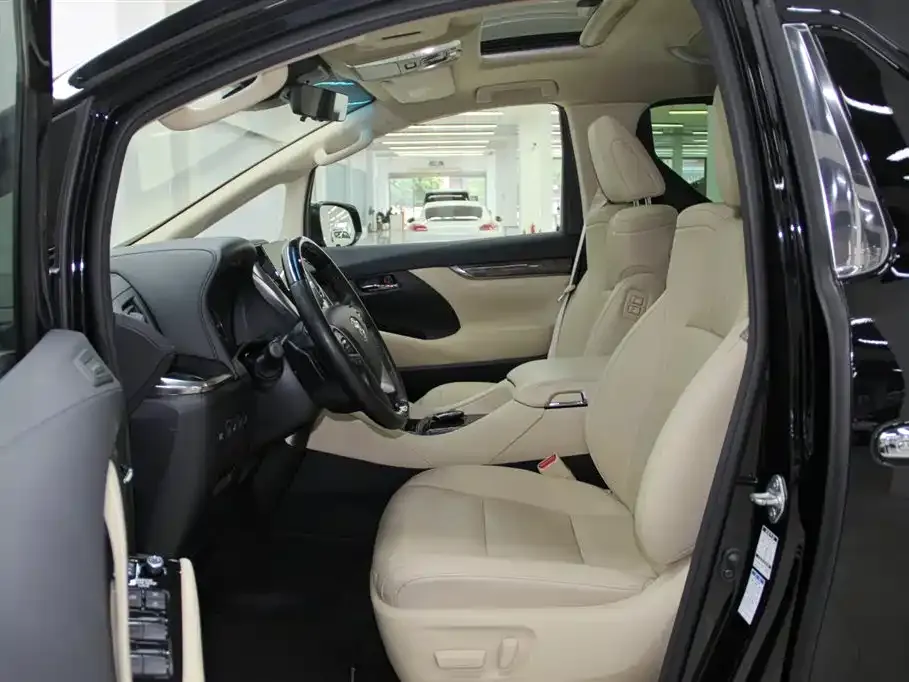 Toyota Alphard — фото 4