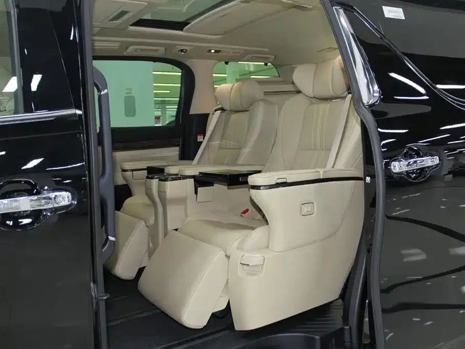 Toyota Alphard — фото 5