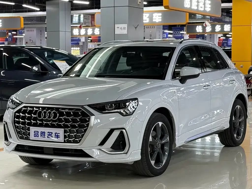 Audi Q3 — фото 1