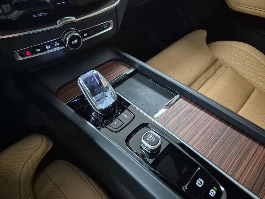Volvo XC60 2025 из KR, фото 7
