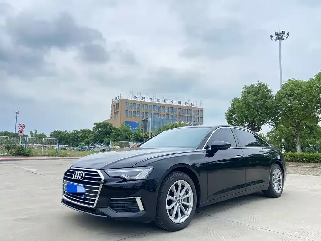 Audi A6L — фото 1