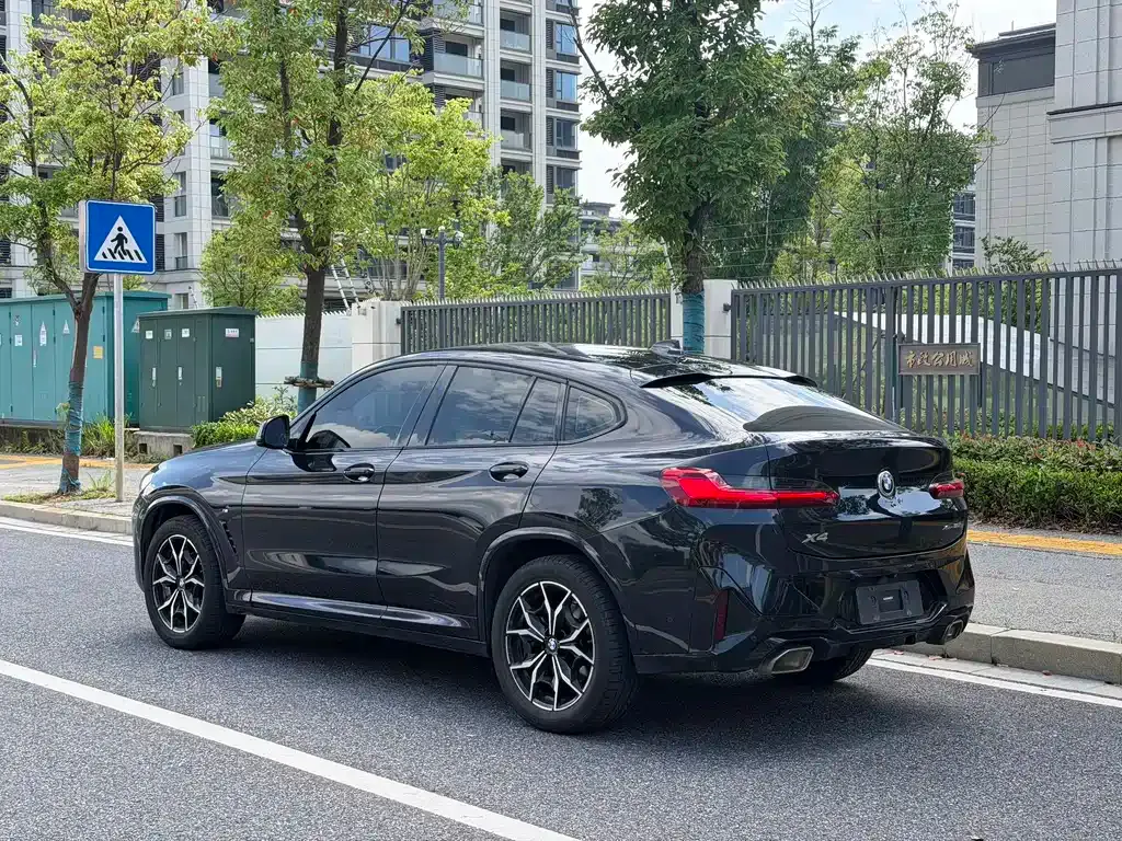 BMW X4 — фото 7