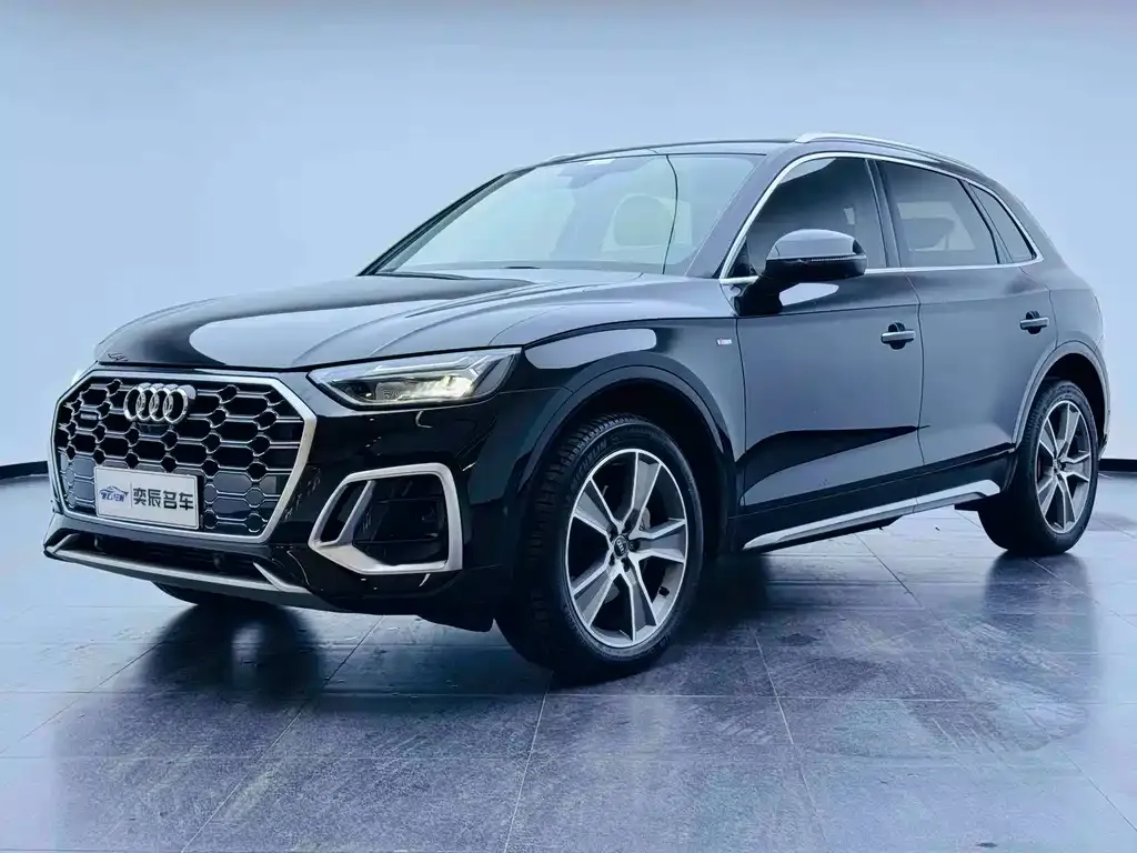 Audi Q5L — фото 1