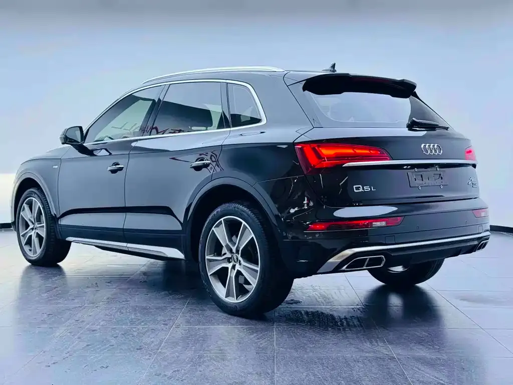 Audi Q5L — фото 8