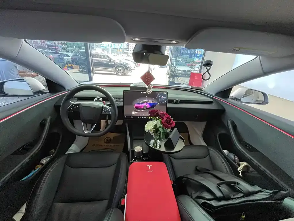 Tesla Model 3 — фото 4