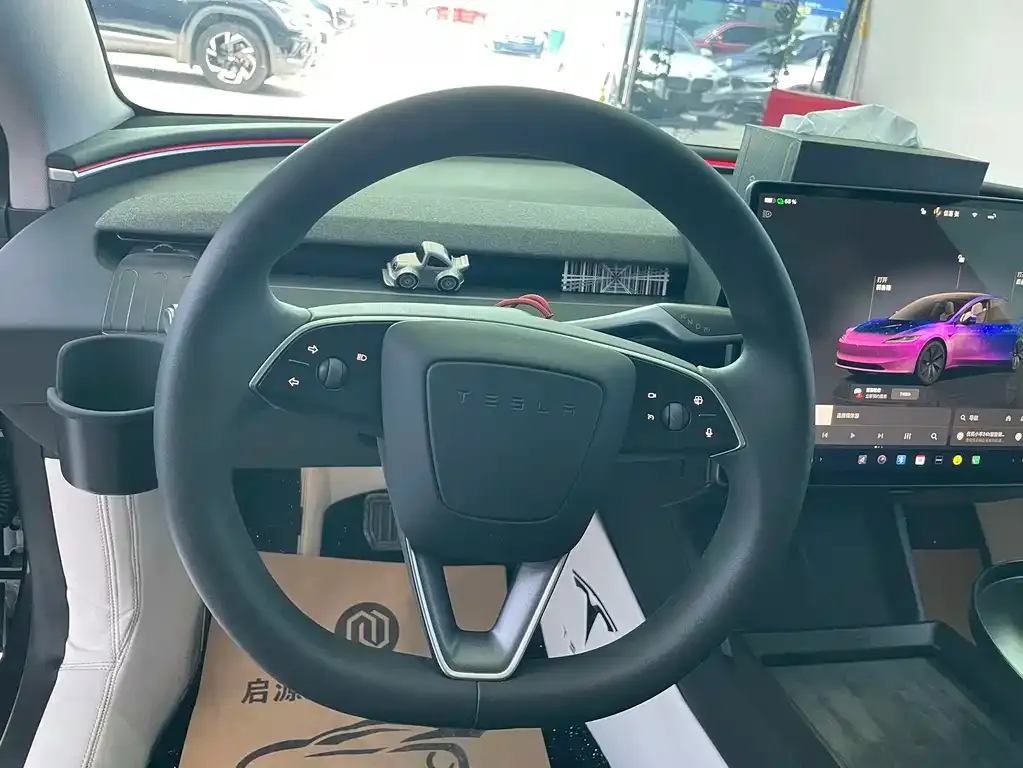 Tesla Model 3 — фото 8
