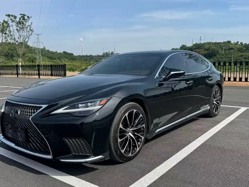 Lexus LS — фото 1