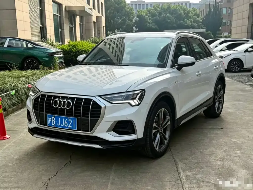 Audi Q3 — фото 1