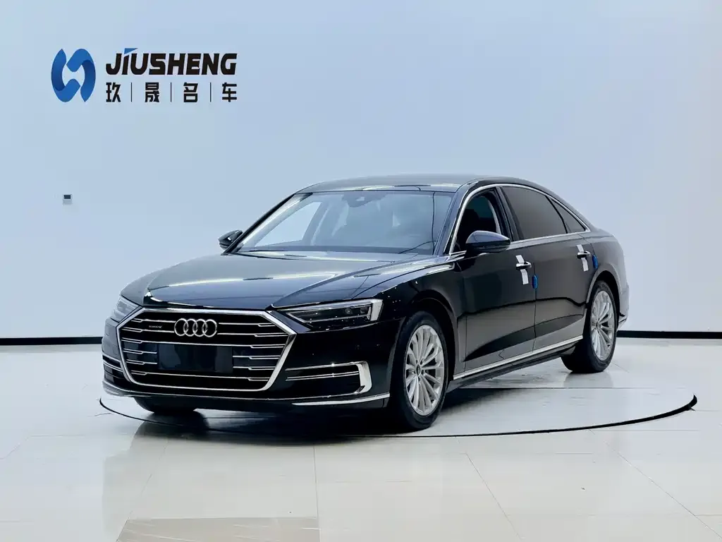 Audi A8 — фото 1