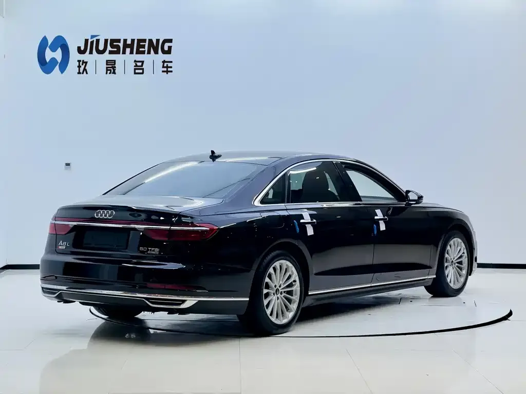 Audi A8 — фото 7