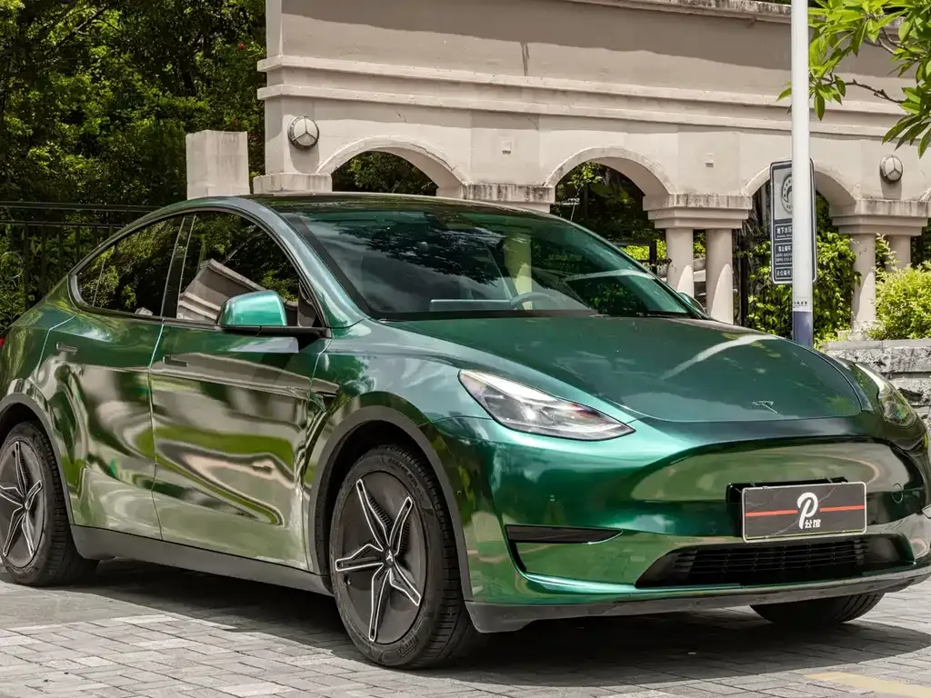 Tesla Model Y — фото 1