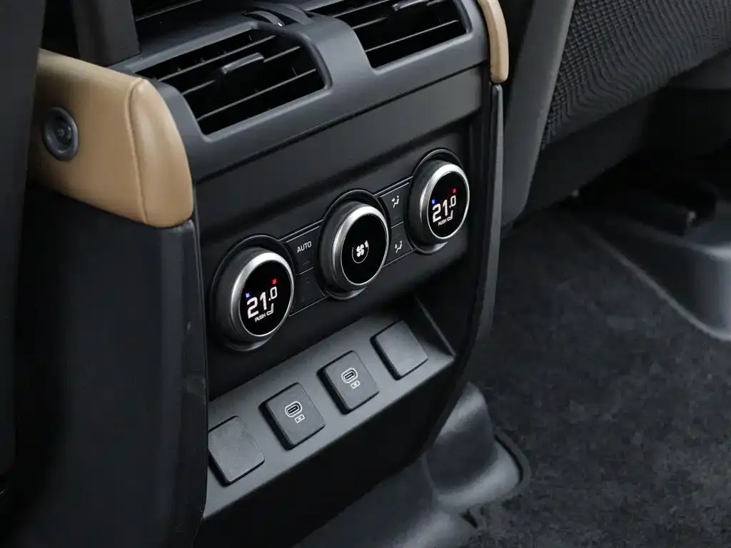Land Rover Defender — фото 10