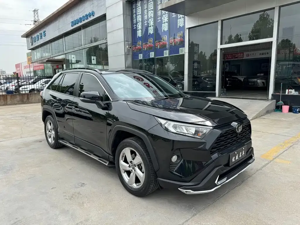 Toyota RAV4 — фото 4