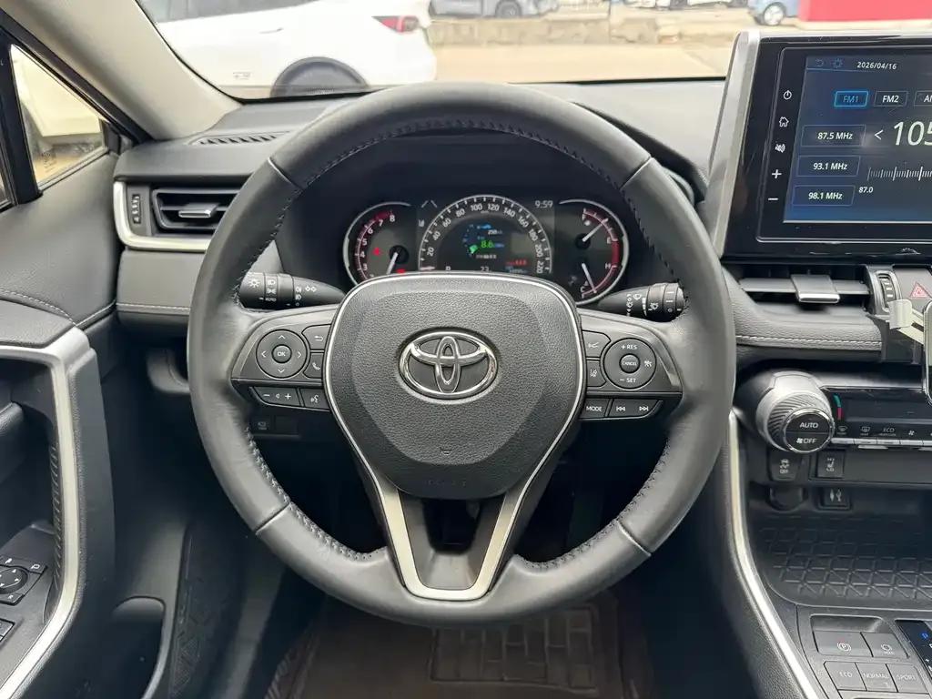 Toyota RAV4 — фото 6