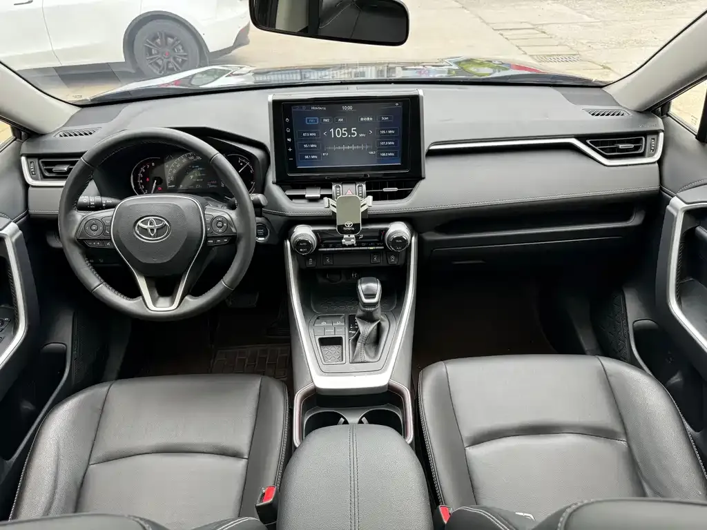 Toyota RAV4 — фото 7
