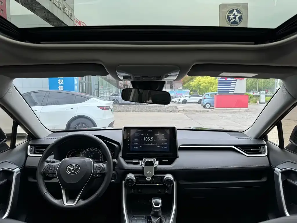 Toyota RAV4 — фото 3