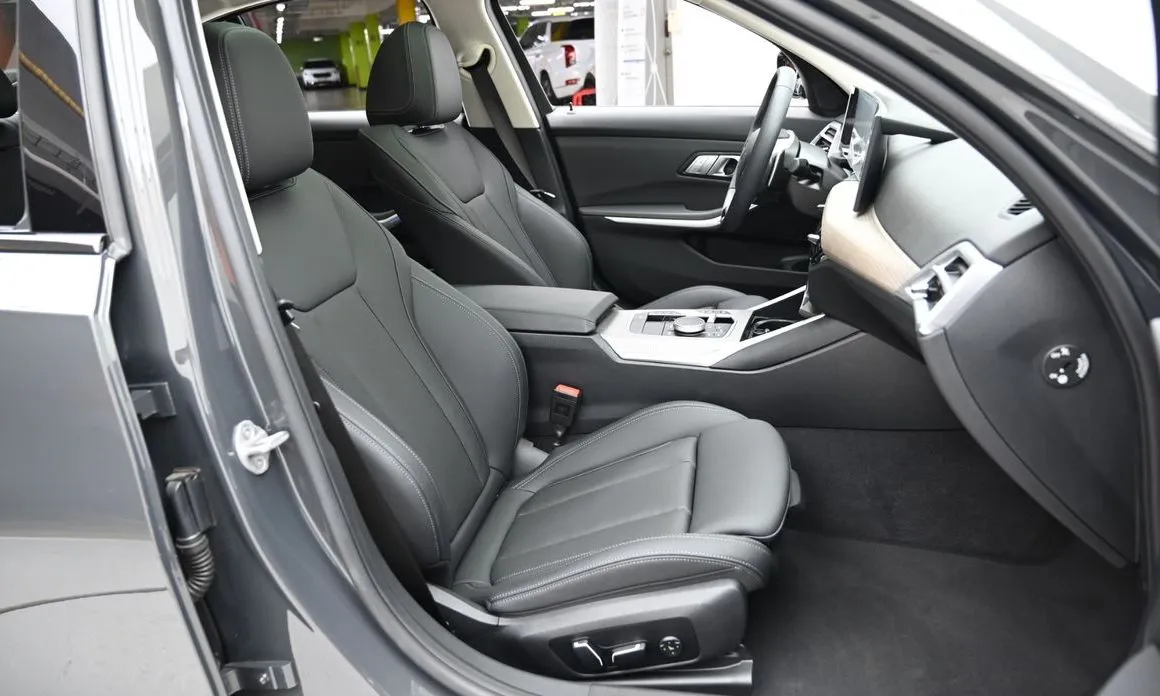BMW 3-Series 2025 из KR, фото 8