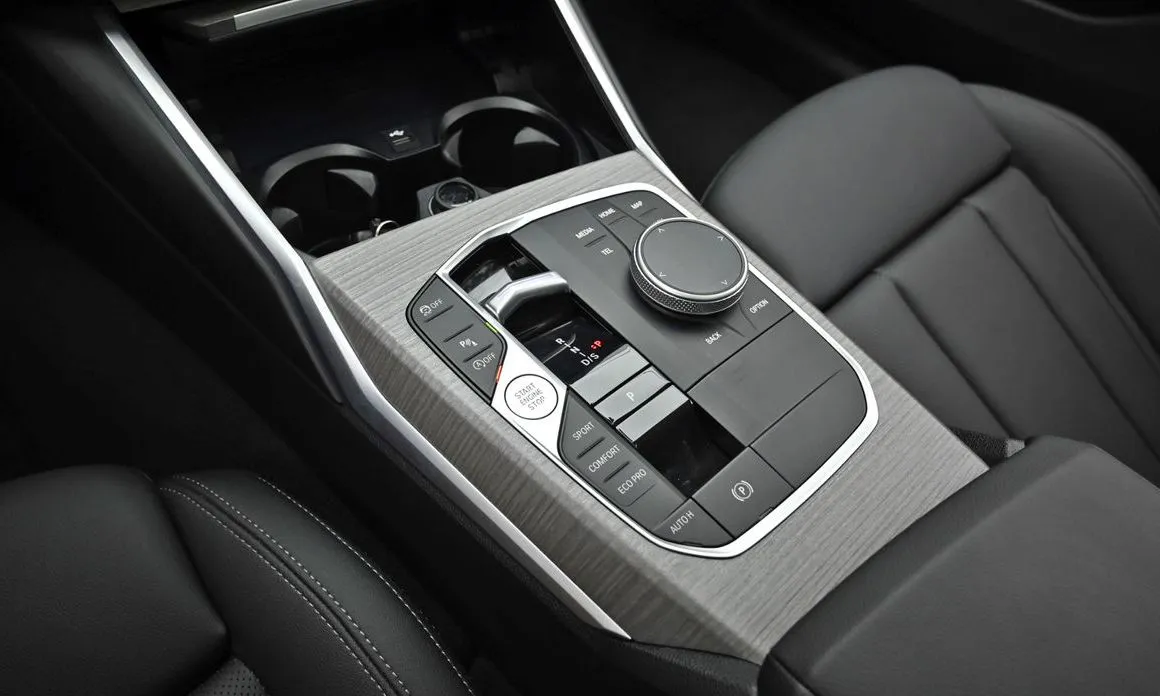 BMW 3-Series 2025 из KR, фото 3