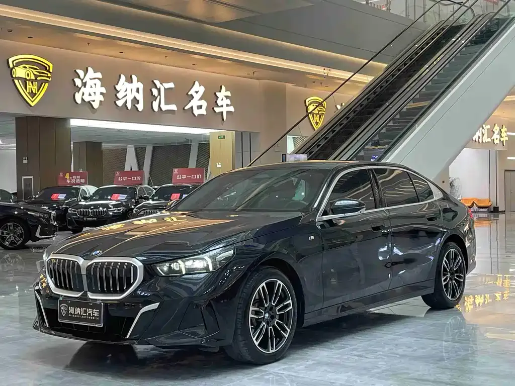 BMW 5 Series — фото 1