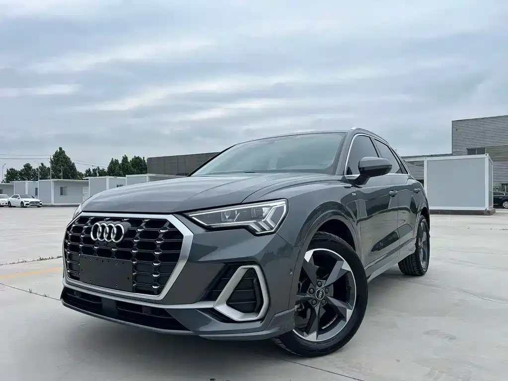 Audi Q3 — фото 1