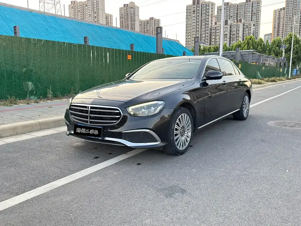 Mercedes-Benz E-Class — фото 1