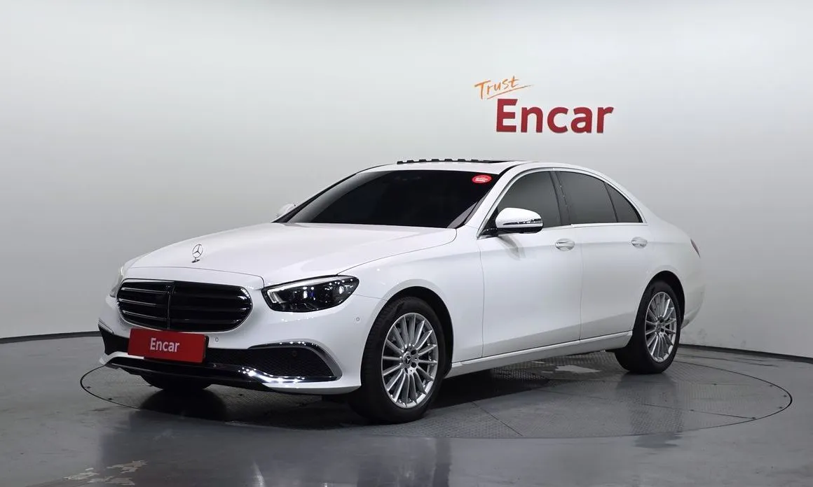 Mercedes-Benz E-Class — фото 1
