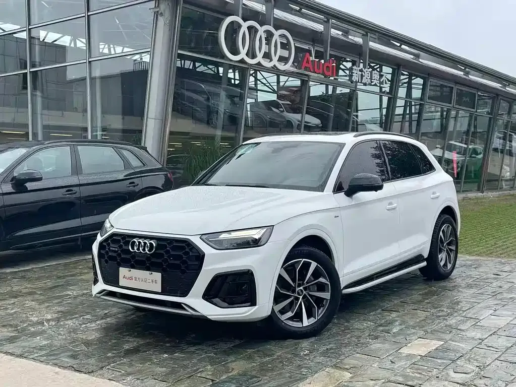 Audi Q5L — фото 1