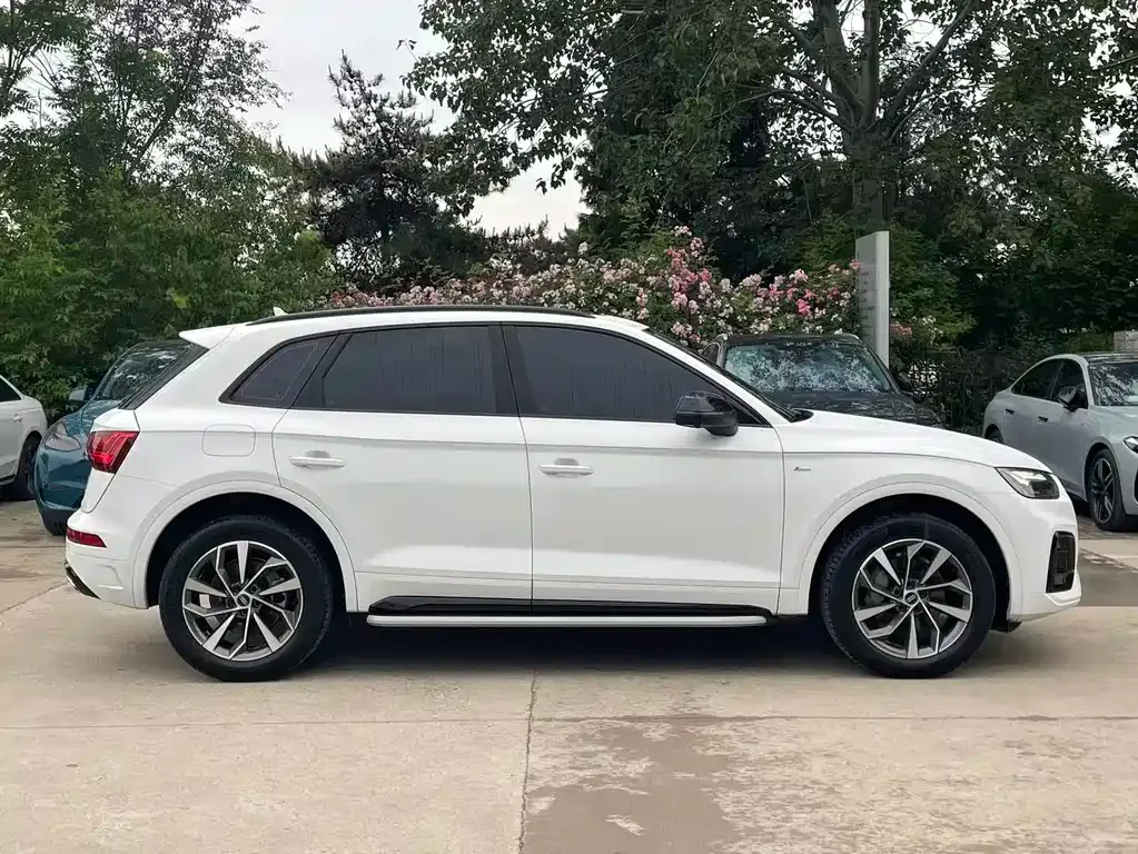 Audi Q5L — фото 10